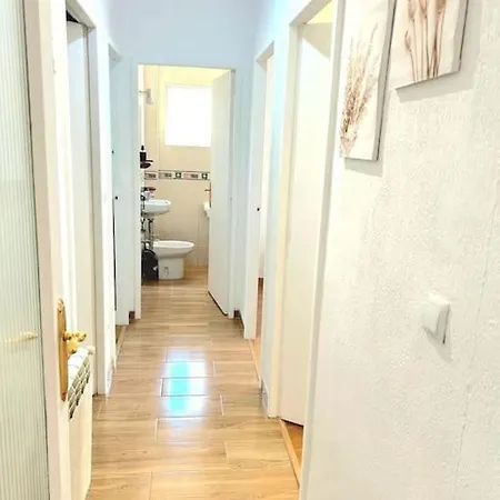 Cozy 3br: Ac & Park, 4min Walk, Golf 15 Min Lägenhet *